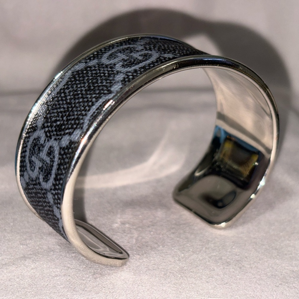 GG Silver and Black Designer Cuff Bracelet - Picture 2 of 7